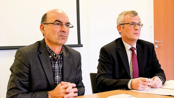 « Nous devons adapter l'outil coopératif de manière lucide.Il faudra densifier notre équipe agronomique et nos partenariats », explique Arnaud Degoulet, président d'Agrial (à gauche), aux côtés du DG, Ludovic Spiers.A. DUFUMIER