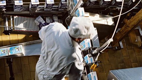 Grâce à sa taille, le site allemand de la Muh (1 milliard de litres de lait par an) gagne 20 €/1 000 l en coût de transformation par rapport à un site moyen français travaillant 250 millions de litres.© L. GUENEAU/CNIEL