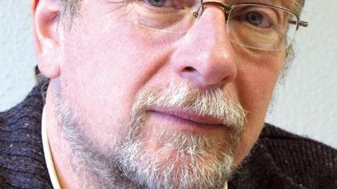 Jean-Louis Peyraud, est chercheur à l'Inra, à l'Unité mixte de recherche sur la production du lait. Il dirige aussi l'Unité mixte technologique recherche et ingénierie en élevage laitier. Ce chercheur coordonne un projet de recherche nommé Laitop, qui associe quatre régions (Bretagne, Basse-Normandie, Pays de la Loire et Poitou-Charentes) et dont le but est de fournir des éléments afin de maintenir la dynamique laitière dans ce grand bassin, tout en tenant compte de l'exigence du développement d Jean-Louis Peyraud, est chercheur à l'Inra, à l'Unité mixte de recherche sur la production du lait. Il dirige aussi l'Unité mixte technologique recherche et ingénierie en élevage laitier. Ce chercheur coordonne un projet de recherche nommé Laitop, qui associe quatre régions (Bretagne, Basse-Normandie, Pays de la Loire et Poitou-Charentes) et dont le but est de fournir des éléments afin de maintenir la dynamique laitière dans ce grand bassin, tout en tenant compte de l'exigence du développement d