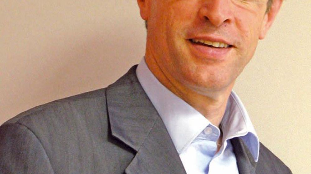 Dominique Chargé. Président de la Fédération nationale des coopératives laitières depuis un an, il est aussi président du groupe coopératif Laïta (Bretagne-Pays de la Loire) depuis sa création en 2009. Âgé de 48 ans, il s'est installé en 1992 en Loire-Atlantique. Il travaille en Gaec avec trois associés sur une exploitation de 116 ha, 60 vaches laitières et une activité volailles (classique et sous label). Le Gaec emploie un salarié pour compenser ses absences de l'exploitation.