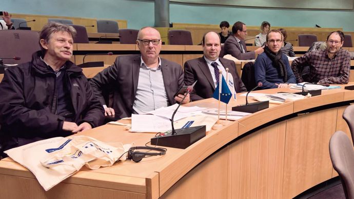 Guy Depraetere (à gauche) et Eric Claeys d'ABS, Jean-Pierre Vanpuymbrouck de FWA, François-Xavier Broutin de l'UNPT et Marc Goeminne d'ABS.