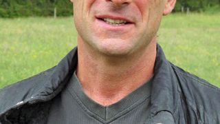 Gérard Durand est éleveur laitier à Montbert (Loire-Atlantique). L'exploitation produit 500 000 l de lait avec trois associés sur 92 ha en système herbager. Militant pour l'ouverture de l'interprofession aux syndicats minoritaires, il est secrétaire national de la Confédération paysanne, en charge du dossier élevage. À l'heure où chacun s'accorde sur la nécessité d'organisations collectives de producteurs pour négocier les contrats avec les laiteries, ce syndicat a décidé de se rapprocher de l'A Gérard Durand est éleveur laitier à Montbert (Loire-Atlantique). L'exploitation produit 500 000 l de lait avec trois associés sur 92 ha en système herbager. Militant pour l'ouverture de l'interprofession aux syndicats minoritaires, il est secrétaire national de la Confédération paysanne, en charge du dossier élevage. À l'heure où chacun s'accorde sur la nécessité d'organisations collectives de producteurs pour négocier les contrats avec les laiteries, ce syndicat a décidé de se rapprocher de l'A