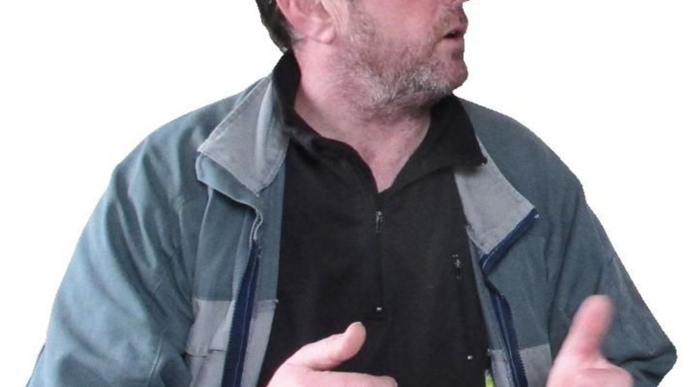 Laurent Noblet, 53 ans, est éleveur avec sa femme, à Herbignac (Loire-Atlantique). Ils produisent 500 000 l de lait et élèvent 25 vaches allaitantes avec leur fils, salarié depuis dix-huit mois, sur 120 ha. Adhérent à la Confédération paysanne, il a fait la grève du lait. 