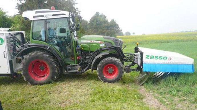 Acolyance espère beaucoup du désherbage électrique non sélectif proposé par le Suisse Zasso présenté et testé sur la plateforme. © C. URVOY Acolyance espère beaucoup du désherbage électrique non sélectif proposé par le Suisse Zasso présenté et testé sur la plateforme. © C. URVOY