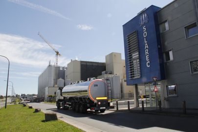 
						Séchage. Une tour dite « basse bactério » est en construction sur le site de Recogne (Belgique). 
							© J. Pezon
