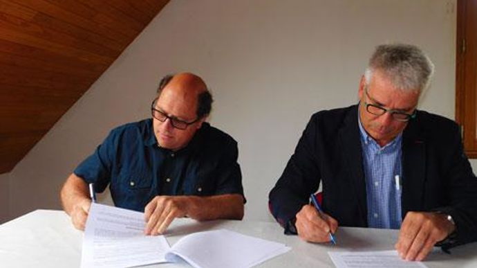 Olivier Reboul, président de Biocer (à gauche), et François Barret, président d'Interface céréales, ont signé une convention de partenariat effective dès cette campagne 2018. Olivier Reboul, président de Biocer (à gauche), et François Barret, président d'Interface céréales, ont signé une convention de partenariat effective dès cette campagne 2018.