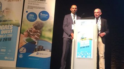 A droite, Denis Pelé, président de Négoce Ouest, et Stéphane Jamin, président de la FFCB Pays-de-la-Loire, ont présenté la nouvelle FC2A Ouest, réunissant ces deux syndicats. © H. LAURANDEL A droite, Denis Pelé, président de Négoce Ouest, et Stéphane Jamin, président de la FFCB Pays-de-la-Loire, ont présenté la nouvelle FC2A Ouest, réunissant ces deux syndicats. © H. LAURANDEL
