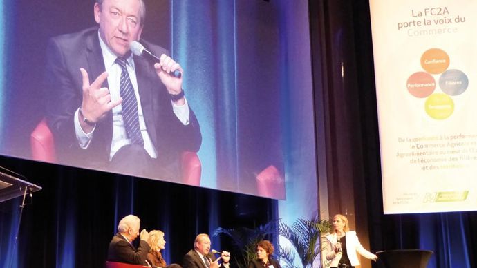400 participants dont 200 négociants. La FC2A a souhaité lors de son congrès mettre en avant autour de deux tables rondes les valeurs qui forment son socle d'action : confiance, performance, filières et territoires. A l'écran, Gérard Poyer, président de la FFCB et vice-président de la FC2A qui recense aujourd'hui près de 900 entreprises.R. FOURREAUX