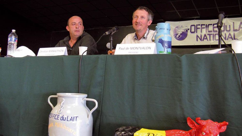 Christian Manauthon et Paul de Montvalon, vice-président et président, appellent les éleveurs à cotiser à l'Office du lait pour lui donner les moyens de défendre ses idées.