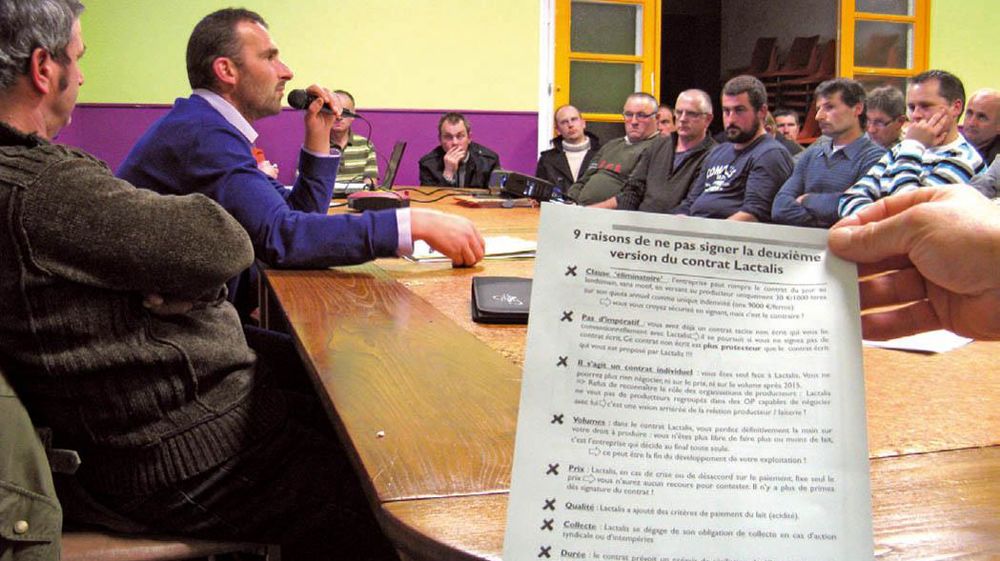 Dans le sud de la Manche, le 21 novembre, 120 éleveurs ont écouté les arguments contre la signature du Groupement des producteurs du bocage normand.© C.H.