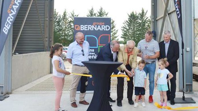 Le président du groupe, Xavier Bernard (3e en partant de la gauche), a salué le travail de qualité des entreprises réalisé dans de courts délais. Le président du groupe, Xavier Bernard (3e en partant de la gauche), a salué le travail de qualité des entreprises réalisé dans de courts délais.
