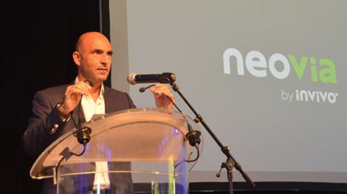 Pourquoi ce changement de nom ? « Pour valoriser l'idée d'une innovation décalée et inattendue, et d'une entreprise bâtie résolument dans un esprit start-up », répond Hubert de Roquefeuil, directeur général de Neovia. © Y. BOLOH Pourquoi ce changement de nom ? « Pour valoriser l'idée d'une innovation décalée et inattendue, et d'une entreprise bâtie résolument dans un esprit start-up », répond Hubert de Roquefeuil, directeur général de Neovia. © Y. BOLOH 