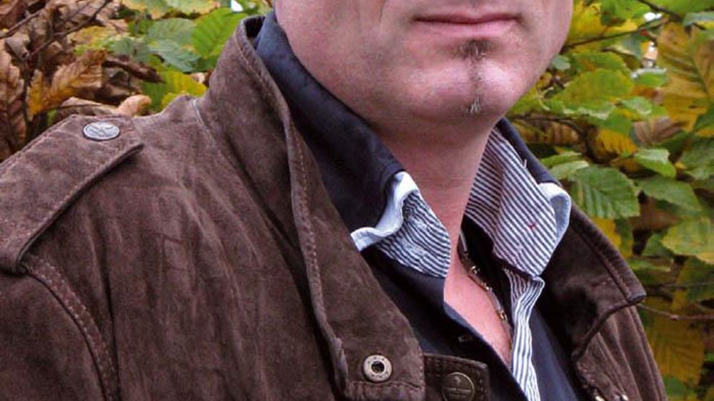 Franck Guéhennec Voilà un an que ce Morbihanais de 42 ans travaille à l'organisation des producteurs Lactalis. Il est membre fondateur de l'association APLBL qui regroupe mille producteurs de Bretagne et de Loire-Atlantique. Désigné coordinateur de la délégation des dix présidents de groupements Lactalis (émanation FNPL), il participe depuis juillet aux négociations avec Lactalis. Il est aussi responsable de la section lait de la FRSEA Ouest. Pour lever toute ambiguïté syndicale, il a l'intentio