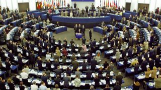 Le Parlement européen devrait voter le paquet lait en février et Bruno Le Maire dans la foulée publier le décret OP tant attendu.© AFP IMAGEFORUM Le Parlement européen devrait voter le paquet lait en février et Bruno Le Maire dans la foulée publier le décret OP tant attendu.© AFP IMAGEFORUM