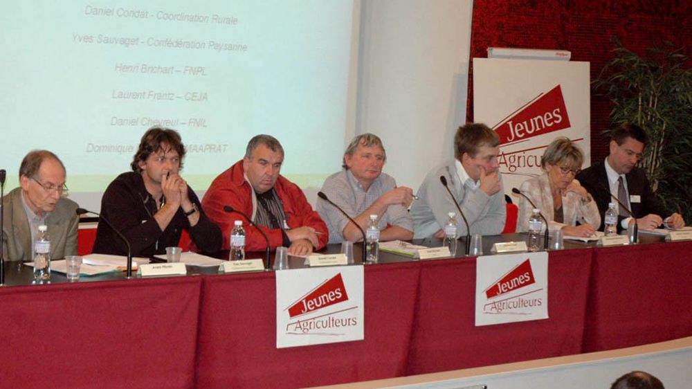 Une première pour une journée de débat organisé par un syndicat : les minoritaires (OPL et Confédération paysanne) étaient invités par les JA à s'exprimer aux côtés du grand frère FNPL.