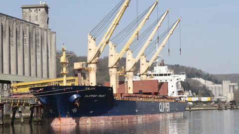 Dès le 1er juillet, la direction opérationnelle du silo Lecureur (Scael) de Val-de-la-Haye situé dans le périmètre du port de Rouen, sera confiée à Sénalia.A. DUFUMIER