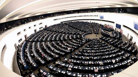 « Les Etats membres doivent prendre leur responsabilité : s'abstenir revient à dire "je m'en fiche" », réagissait début juin un membre de la Commission européenne.F. FLORIN « Les Etats membres doivent prendre leur responsabilité : s'abstenir revient à dire "je m'en fiche" », réagissait début juin un membre de la Commission européenne.F. FLORIN