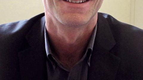 Thierry Roquefeuil a été élu président par le conseil d'administration de la FNPL, le 5 avril dernier, pour un mandat de trois ans. Il succède à Henri Brichart qui n'a pas souhaité se représenter après dix années de présidence de la FNPL. Thierry Roquefeuil, 51 ans, est éleveur laitier dans le Lot, à la tête d'une exploitation en EARL de 100 ha, avec une référence de 500 000 litres de quota. Il est administrateur à la FNPL depuis mars 2000 et occupait, depuis six ans, le poste de secrétaire géné