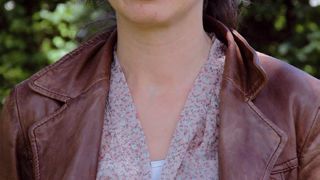 Aurélie Trouvé Maître de conférences en économie (AgroSup Dijon-Inra). Elle est la co-auteur avec Jean- Christophe Kroll (Agro-Sup Dijon-Inra) d'une étude sur les conséquences de la fin des quotas, commandée et financée par le ministère de l'Agriculture sous l'ère Bruno Le Maire. Mais ce dernier a refusé d'être associé au rapport* qui en est sorti dans la discrétion il y a un an. Sans doute du fait des conclusions au moment où se discutait le paquet lait. * http://www2.dijon.inra.fr/esr/ pagespe Aurélie Trouvé Maître de conférences en économie (AgroSup Dijon-Inra). Elle est la co-auteur avec Jean- Christophe Kroll (Agro-Sup Dijon-Inra) d'une étude sur les conséquences de la fin des quotas, commandée et financée par le ministère de l'Agriculture sous l'ère Bruno Le Maire. Mais ce dernier a refusé d'être associé au rapport* qui en est sorti dans la discrétion il y a un an. Sans doute du fait des conclusions au moment où se discutait le paquet lait. * http://www2.dijon.inra.fr/esr/ pagespe