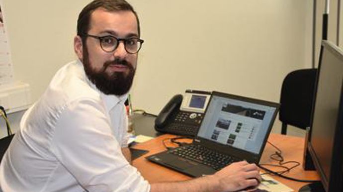 Arrivé en mars, Julien Malherbe, nouveau directeur de la communication, a mis en place plusieurs outils de communication sur le web. © A. RICHARD Arrivé en mars, Julien Malherbe, nouveau directeur de la communication, a mis en place plusieurs outils de communication sur le web. © A. RICHARD