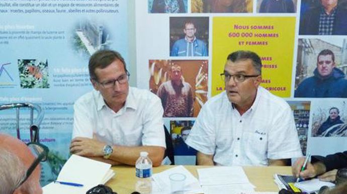 Michel Prugue (à droite), président de Coop de France, avec Eric Masset (à gauche), président de Coop de France déshydratation, a assuré du soutien des OS auprès de leurs adhérents. © S.  BERGOT Michel Prugue (à droite), président de Coop de France, avec Eric Masset (à gauche), président de Coop de France déshydratation, a assuré du soutien des OS auprès de leurs adhérents. © S.  BERGOT