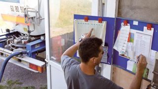 Les industriels ont, fort logiquement, utilisé ces contrats obligatoires pour cadrer les relations avec les éleveurs selon leurs désirs.© CLAUDIUS THIRIET Les industriels ont, fort logiquement, utilisé ces contrats obligatoires pour cadrer les relations avec les éleveurs selon leurs désirs.© CLAUDIUS THIRIET