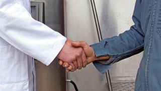 Les coopératives affichent leur bonne volonté en se référant aux indices Cniel pour la fixation du prix du lait. Elles se réservent néanmoins le droit de le définir en fonction de leur situation économique. Les coopératives affichent leur bonne volonté en se référant aux indices Cniel pour la fixation du prix du lait. Elles se réservent néanmoins le droit de le définir en fonction de leur situation économique.