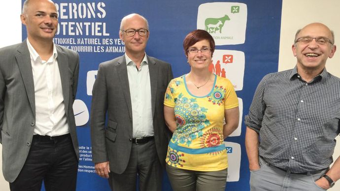 Guillaume Chesneau, directeur scientifique (à gauche), Stéphane Deleau, DG, Béatrice Dupont, directrice de développement et Pierre Weill, PDG de Valorex.