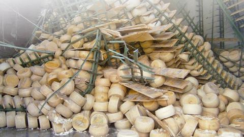 Les étagères des caves d'affinage n'ont pas résisté au séisme.© N.S.