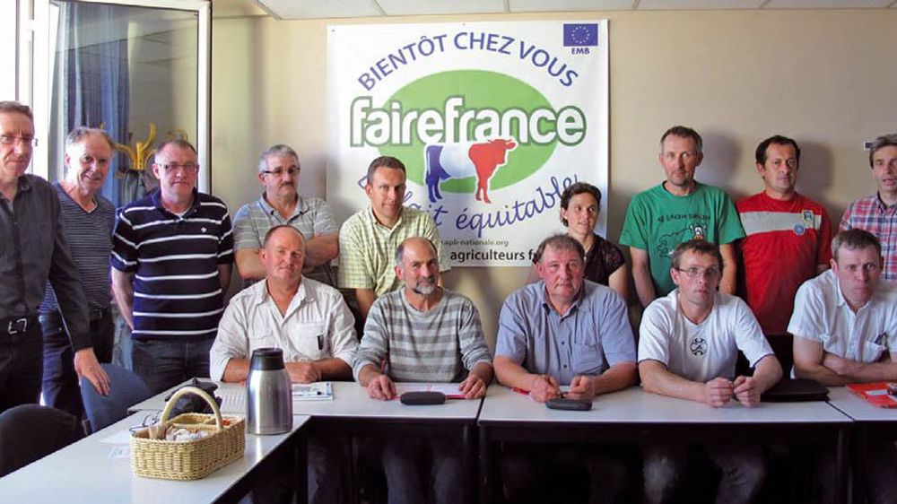 Dans le cadre d'un contrat de travail à façon, Faircoop va acheter un volume de lait mis en bouteilles sous logo équitable par un industriel, pour le commercialiser dans la grande distribution.