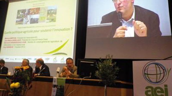 Lors de la table ronde des Entretiens de l'AEI, Jean-Marie Gabillaud, président de Coop de France Ouest, a fait remarquer que l'agriculture a toujours innové, mais que pour la nouvelle étape à franchir, un coup de pouce serait le bienvenu. Il se demande toutefois « si les attentes du consommateur ne sont pas surévaluées ».H. LAURANDEL