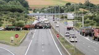 Le blocage des accès à la ville de Caen (Calvados) du 12 au 15 juillet a déclenché une table ronde avec les pouvoirs publics et la rencontre des différents acteurs des filières bovine et laitière.© C.H. Le blocage des accès à la ville de Caen (Calvados) du 12 au 15 juillet a déclenché une table ronde avec les pouvoirs publics et la rencontre des différents acteurs des filières bovine et laitière.© C.H.