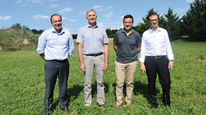 Les présidents des coopératives, Thierry Josserand (Terre d'Alliances) et Jean-Yves Colomb (Dauphinoise), entourés de leurs directeurs respectifs : Mathieu Staub et Georges Boixo.