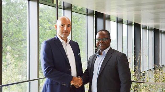  Hubert de Roquefeuil, président de Neovia et Ezekiel O. Adetoyi, PDG de Hi Nutrients. © NEOVIA  Hubert de Roquefeuil, président de Neovia et Ezekiel O. Adetoyi, PDG de Hi Nutrients. © NEOVIA