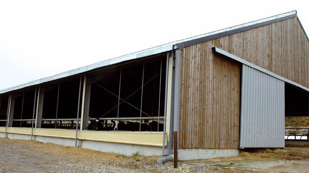 C'est dans un bâtiment de ce style, courant en Europe du Nord, que les 1 000 vaches seraient conduites.