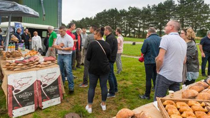  La démarche Signé+ a réuni plus de 200 personnes dont 69 boulangers sur un des sites du négoce Moisdon.  La démarche Signé+ a réuni plus de 200 personnes dont 69 boulangers sur un des sites du négoce Moisdon.