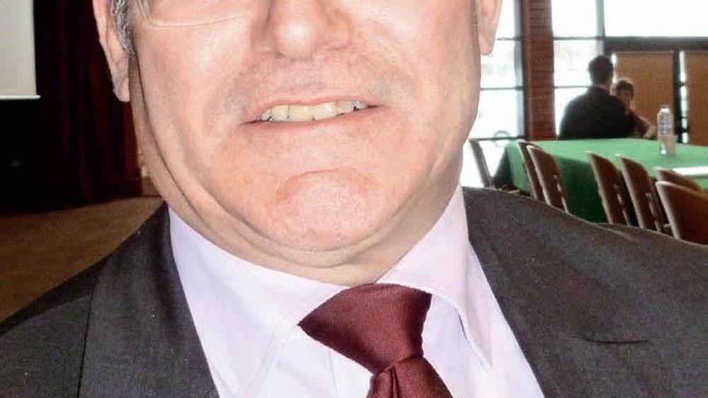 Michel Dantin, 52 ans, est député européen depuis 2009. Élu sous l'étiquette UMP et adhérent du groupe PPE (centre et centre droite), il est au Parlement l'un des quatre rapporteurs de la réforme de la Pac, en charge du volet de l'OCM, (intervention publique, stockages privés, restitutions, organisation de producteurs). Formé au lycée agricole de Ressins dans la Loire, l'ancien directeur de la FDSEA de Savoie a gravi les échelons dans le sillage de Michel Barnier et Hervé Gaymard. Il est aussi c