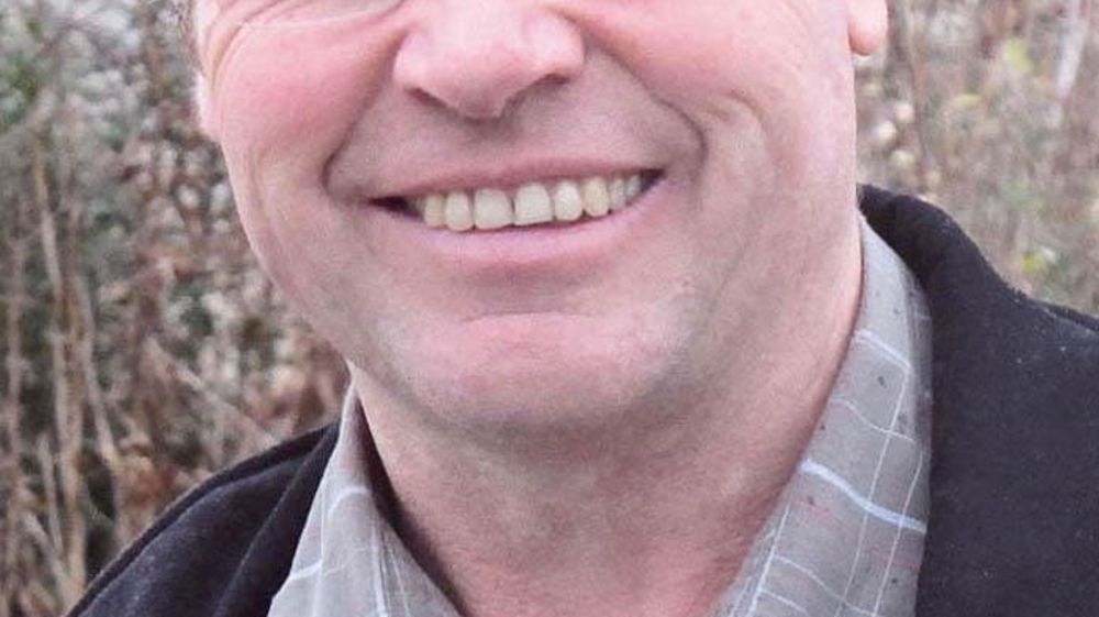 Christophe Baron Biolait SAS est le deuxième collecteur de lait biologique en France (derrière Lactalis), avec un quart des volumes produits. C'est aussi une structure chargée de la commercialisation du lait des producteurs membres. Initialement GIE, elle a opté ensuite pour la forme sociétaire, même si, dans les faits, elle conserve un mode de gouvernance coopératif. À 49 ans, Christophe Baron est son président depuis trois ans. Éleveur bio depuis dix ans, il produit 400 000 l en Gaec avec troi