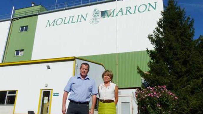 François Claude Cholat, président du directoire de la Maison François Cholat, et Maria Pelletier, PDG des Moulins Marion, ont passé des accords financiers pour l'alimentation animale bio, et commerciaux pour la meunerie. © M. COISNE François Claude Cholat, président du directoire de la Maison François Cholat, et Maria Pelletier, PDG des Moulins Marion, ont passé des accords financiers pour l'alimentation animale bio, et commerciaux pour la meunerie. © M. COISNE