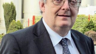 Robert Brzusczak, 59 ans, est vice-président-directeur général du groupe Bongrain. Il est aussi président de la Fédération nationale de l'industrie laitière. C'est sous ces deux casquettes qu'il s'exprime. Le groupe Bongrain transforme 3,5 milliards de litres dont 2,4 milliards collectés en France (bientôt plus de 3 milliards après le rapprochement avec Terra Lacta). 45 % de ces 2,4 milliards sont valorisés pour l'exportation, en particulier en Allemagne. Robert Brzusczak, 59 ans, est vice-président-directeur général du groupe Bongrain. Il est aussi président de la Fédération nationale de l'industrie laitière. C'est sous ces deux casquettes qu'il s'exprime. Le groupe Bongrain transforme 3,5 milliards de litres dont 2,4 milliards collectés en France (bientôt plus de 3 milliards après le rapprochement avec Terra Lacta). 45 % de ces 2,4 milliards sont valorisés pour l'exportation, en particulier en Allemagne.