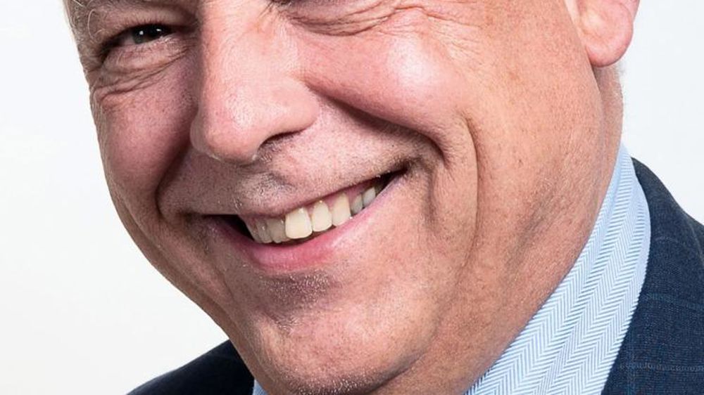 Renaud de Kerpoisson, exploitant agricole dans le Cher, il est le PDG du groupe ODA (Offre et demande agricole) qu'il a fondé en 1997. Cette entreprise forme et accompagne les agriculteurs européens aux techniques des marchés des matières premières agricoles et à l'utilisation des outils de gestion de risque de prix. « ODA se veut la référence en matière de collecte d'informations et d'analyse de marché, proche de la réalité et rapidement exploitable. »