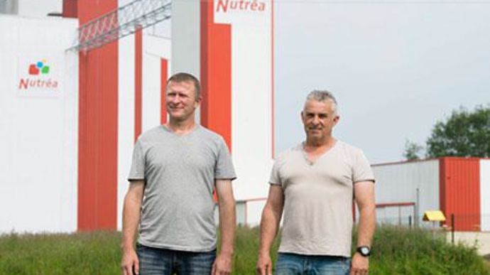 Laurent Guillou, à gauche, et Stéphane Rouxel sont les premiers salariés atteints d'hypersensibilité aux produits chimiques multiples à recevoir une indemnisation pour les préjudices vécus. © MaxPPP Laurent Guillou, à gauche, et Stéphane Rouxel sont les premiers salariés atteints d'hypersensibilité aux produits chimiques multiples à recevoir une indemnisation pour les préjudices vécus. © MaxPPP