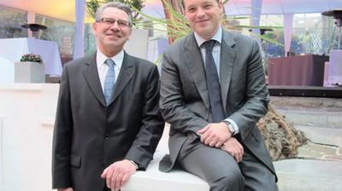 La France n'est pas délaissée : Fort de ses 12 000 associés coopérateurs et 3 100 salariés en France, « Tereos a investi sur les cinq dernières années 600 M€ dans ses seize usines françaises », revendiquent Thierry Lecomte, président du Conseil de surveillance (à gauche), et Alexis Duval, président du directoire. Nouvel objectif : réduire de 15 % les consommations d'énergie en quatre ans.R. FOURREAUX