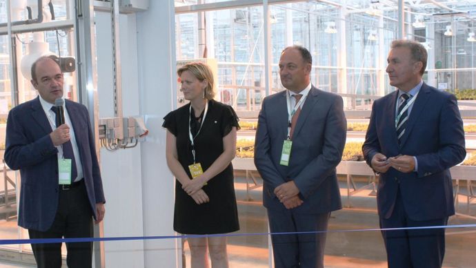 De gauche à droite, François Desprez, président de Florimond Desprez, Katrien Partyka, maire de Tienen, Willy Borsus, ministre belge de l'Agriculture et Rob van Tetering, CEO de SESVanderHave.B. CAILLIEZ