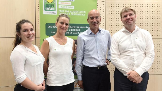 La nouvelle équipe Agri Confiance : Inès Ducongé, à la qualité, Sarah Slous,à l'animation et au développement, Christophe Grison, à la présidence,et Philippe Sommer, à la direction.H. LAURANDEL