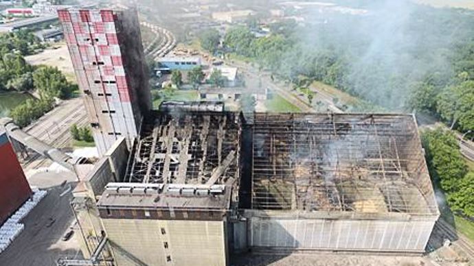 Ce silo de 58 000 t contenait au moment de l'explosion 24 000 t de céréales, notamment du maïs.SDIS 67