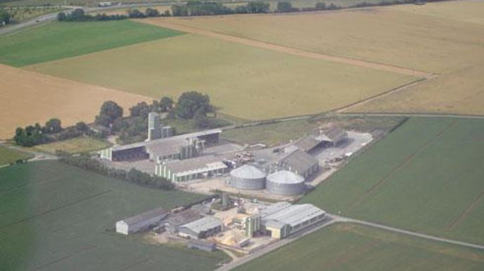 Bernard Nutrition animale fabriquait jusque-là 100 000 tonnes d'aliments par an pour un chiffre d'affaires de 35 millions d'euros depuis son unique site de Meximieux (Ain). Bernard Nutrition animale fabriquait jusque-là 100 000 tonnes d'aliments par an pour un chiffre d'affaires de 35 millions d'euros depuis son unique site de Meximieux (Ain).