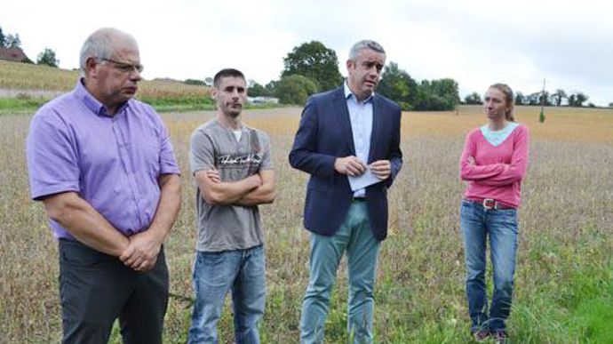 Jean-Michel Patacq, président du pôle agricole d'Euralis, Yoann Bourdieu, agriculteur à Vignes, Eric Robert, directeur des marchés agricoles d'Euralis, et Elodie Cazaban, agricultrice à Rabastens-de-Bigorre­ et administratrice d'Euralis, ont présenté la filière soja d'Euralis. © F. JACQUEMOUD Jean-Michel Patacq, président du pôle agricole d'Euralis, Yoann Bourdieu, agriculteur à Vignes, Eric Robert, directeur des marchés agricoles d'Euralis, et Elodie Cazaban, agricultrice à Rabastens-de-Bigorre