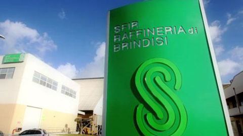 La raffinerie italienne de Brindisi, dans les Pouilles, est la plus récente et l'une des plus performantes d'Europe. La raffinerie italienne de Brindisi, dans les Pouilles, est la plus récente et l'une des plus performantes d'Europe. La raffinerie italienne de Brindisi, dans les Pouilles, est la plus récente et l'une des plus performantes d'Europe. La raffinerie italienne de Brindisi, dans les Pouilles, est la plus récente et l'une des plus performantes d'Europe.