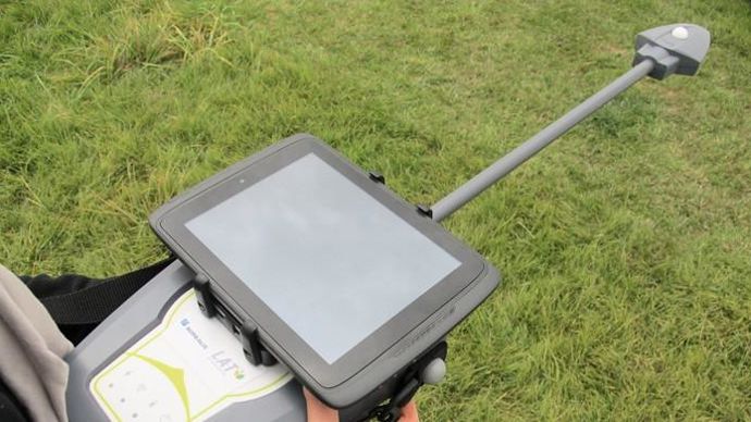 L'outil portatif peut être équipé d'une tablette dédiée.R. FOURREAUX